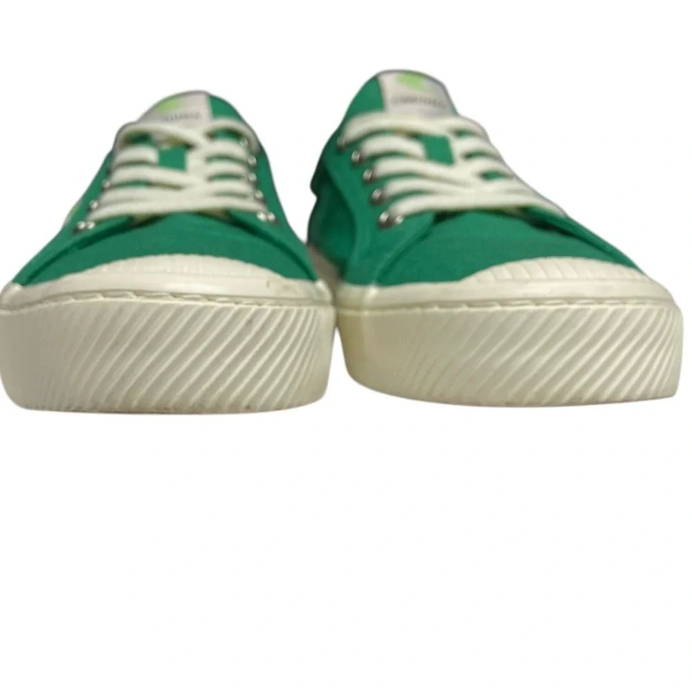 Cariuma Women’s Oca Low Sneakers Green Canvas Low Cap Toe Size 9